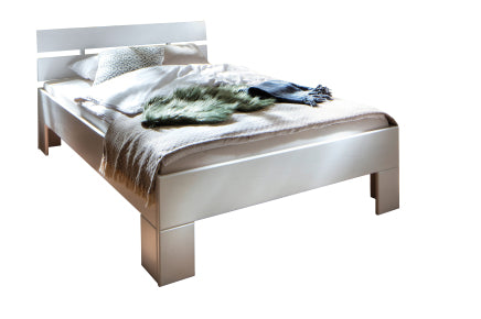 Saga Snedker Sengeramme i Massiv FSC Grantræ med 2-delt Sengegavl og Hvid Lak fra Organic Sleep fra Unique Beds, Home & Living