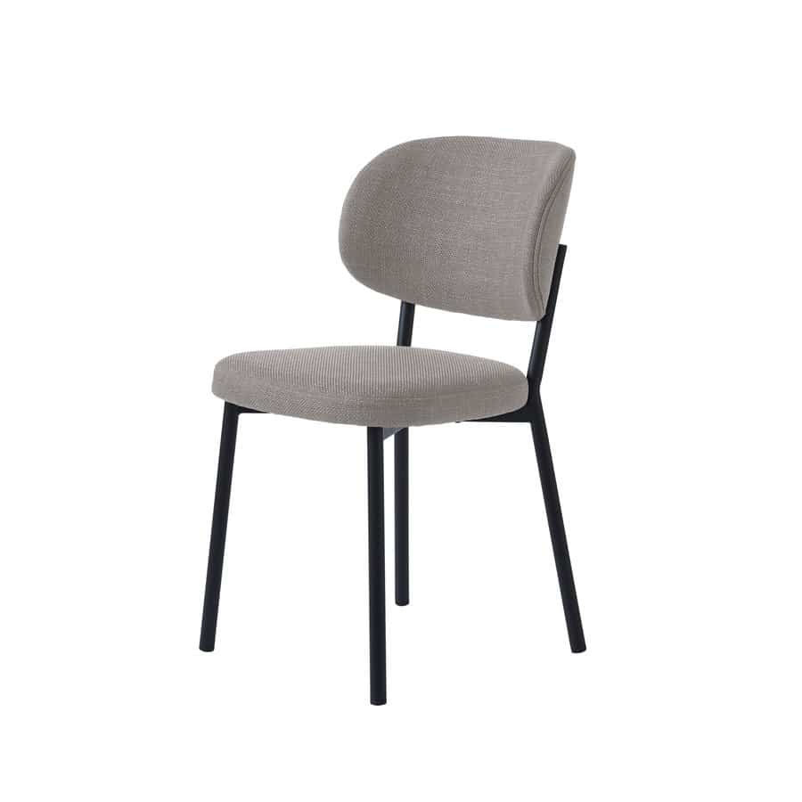 Fowler Spisebordsstol i Sand Stof med Sort Stålstel fra Unique Furniture | B52,5xH81,2xD48cm