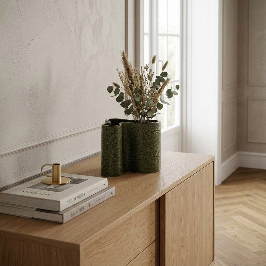 Vase i Mørk Skovgrøn Keramik fra House Nordic | B14,5xL19xH14,5 cm