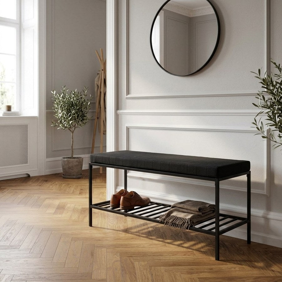 Vita Bænk i Sort Polyester med Hylde, Hynde & Ben i Sort Stål fra House Nordic | B100xL36xH48,5 cm
