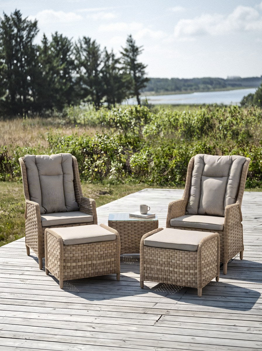 Zakynthos Sæt med 2 Hvilestole, Fodskamler og Sofabord i Natur Polyrattan fra Unique Beds, Home & Living