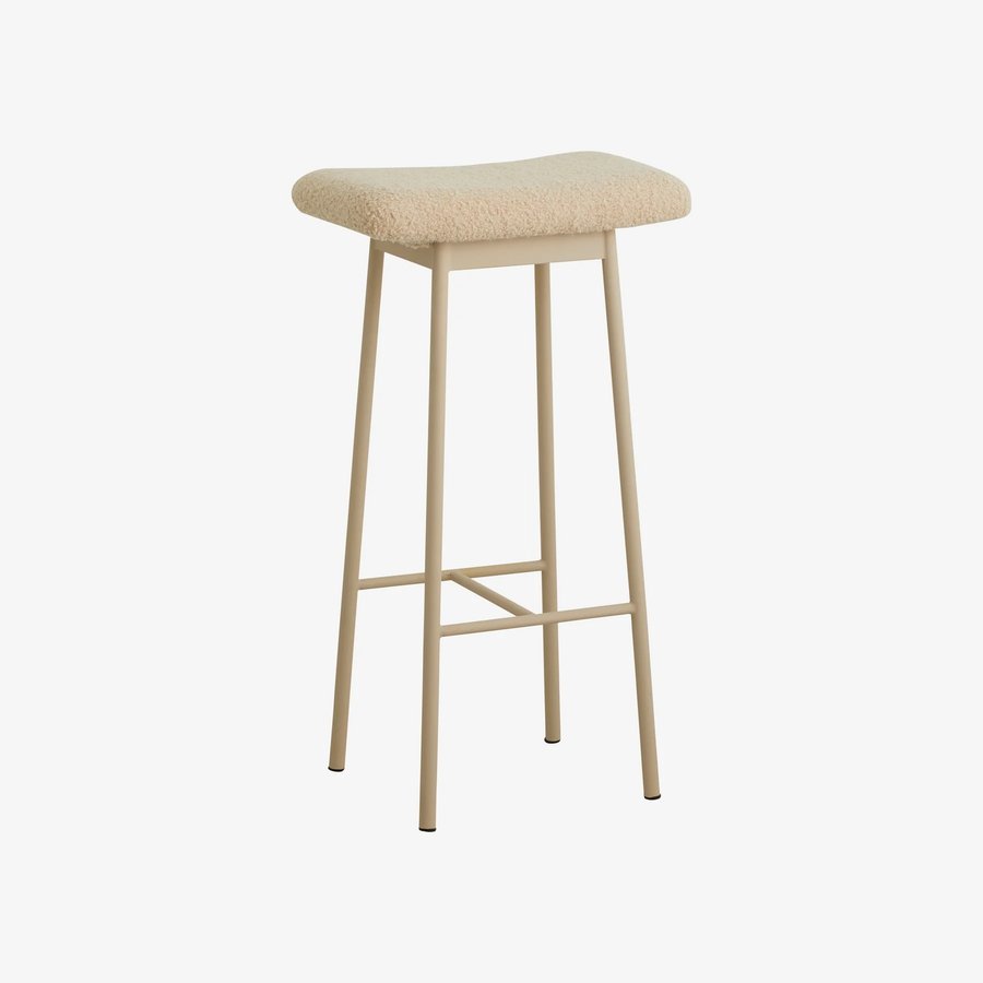 ZALA Barstol med Sæde i Sort/Beige Imiteret Lammeskind med Metalstel fra Nordal | 40x24x72 cm