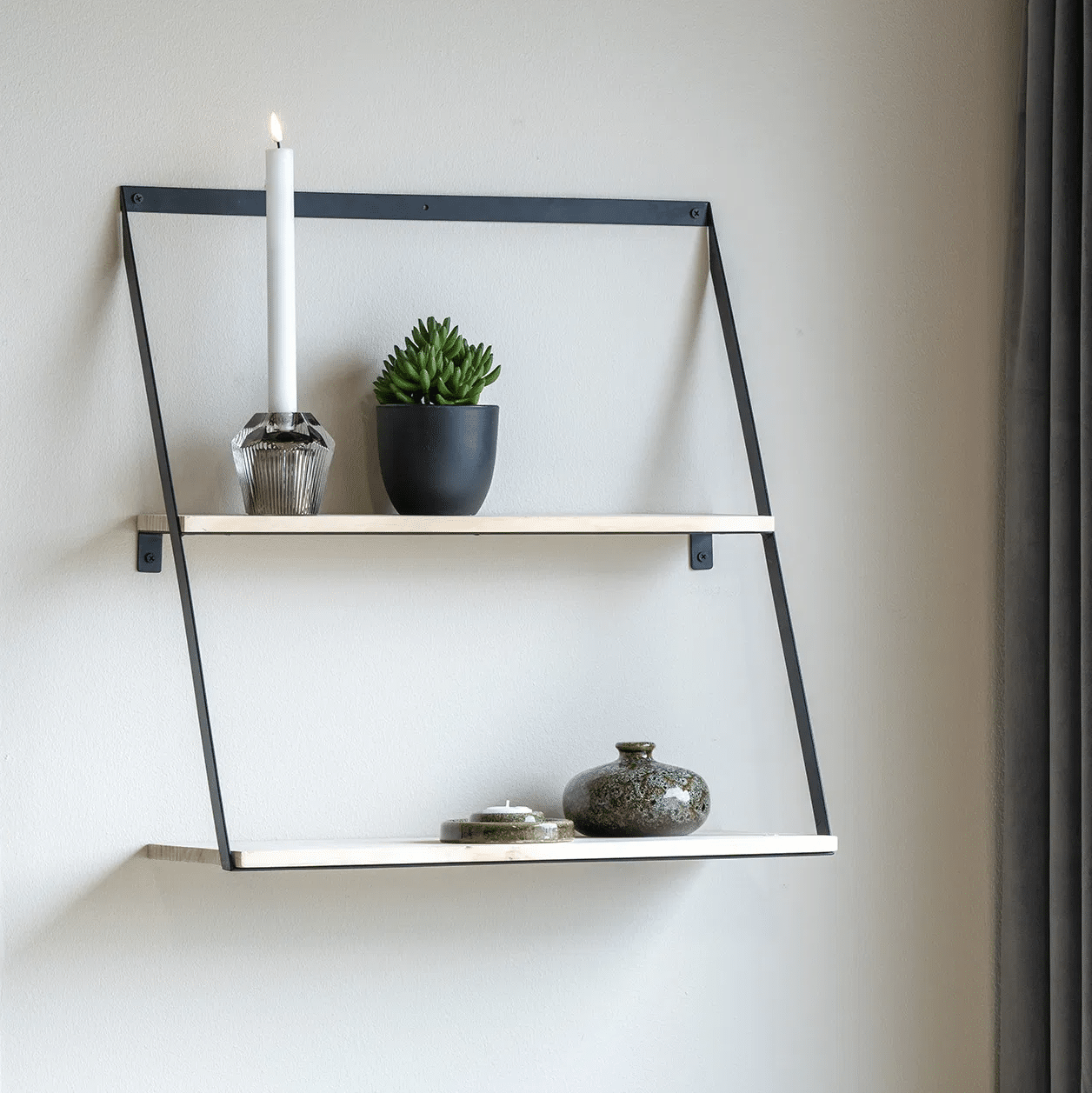 Bern Hylde, stål og fyrtræ fra House Nordic