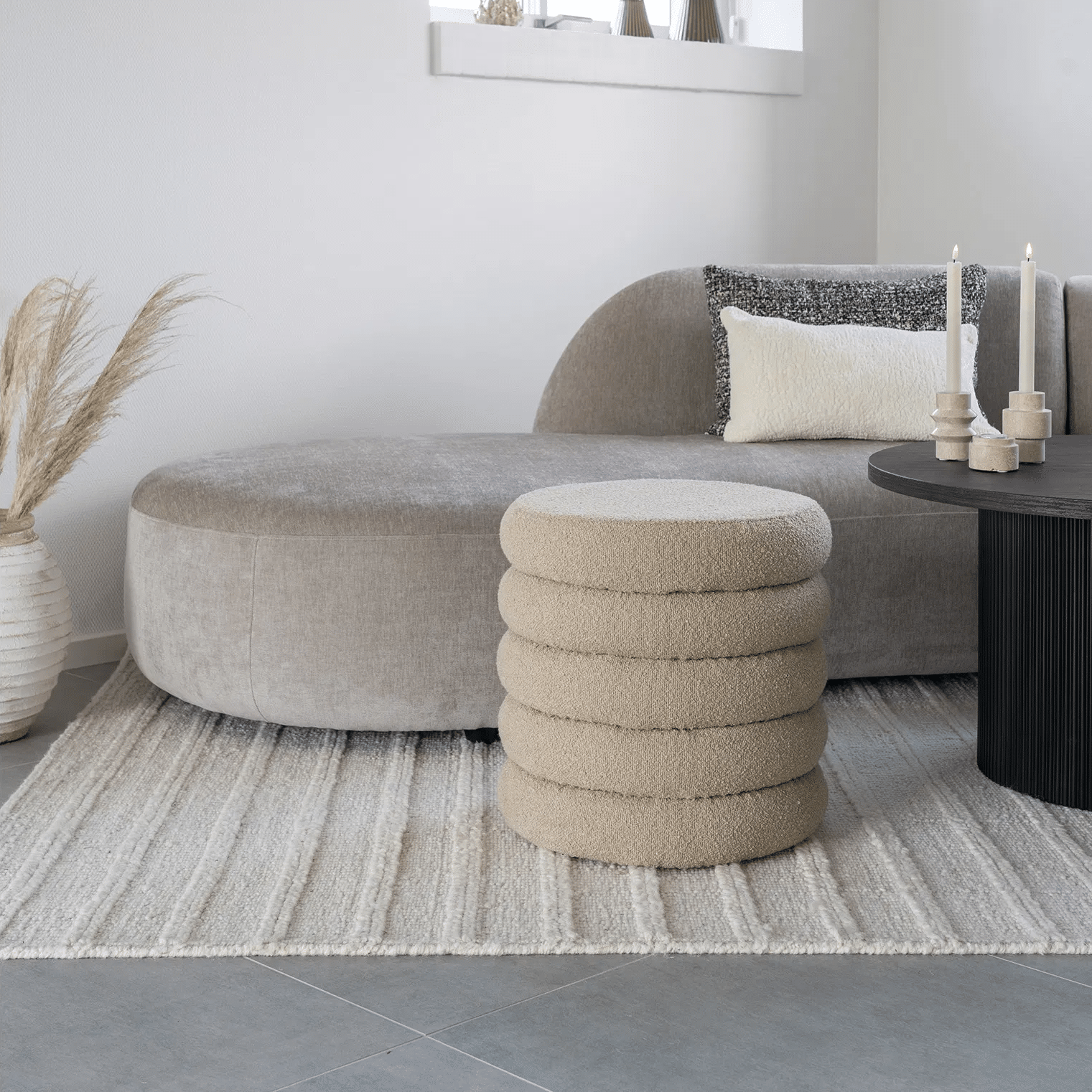 Brooklyn puf i grå bourclé med opbevaring fra House Nordic | ø44x44 cm