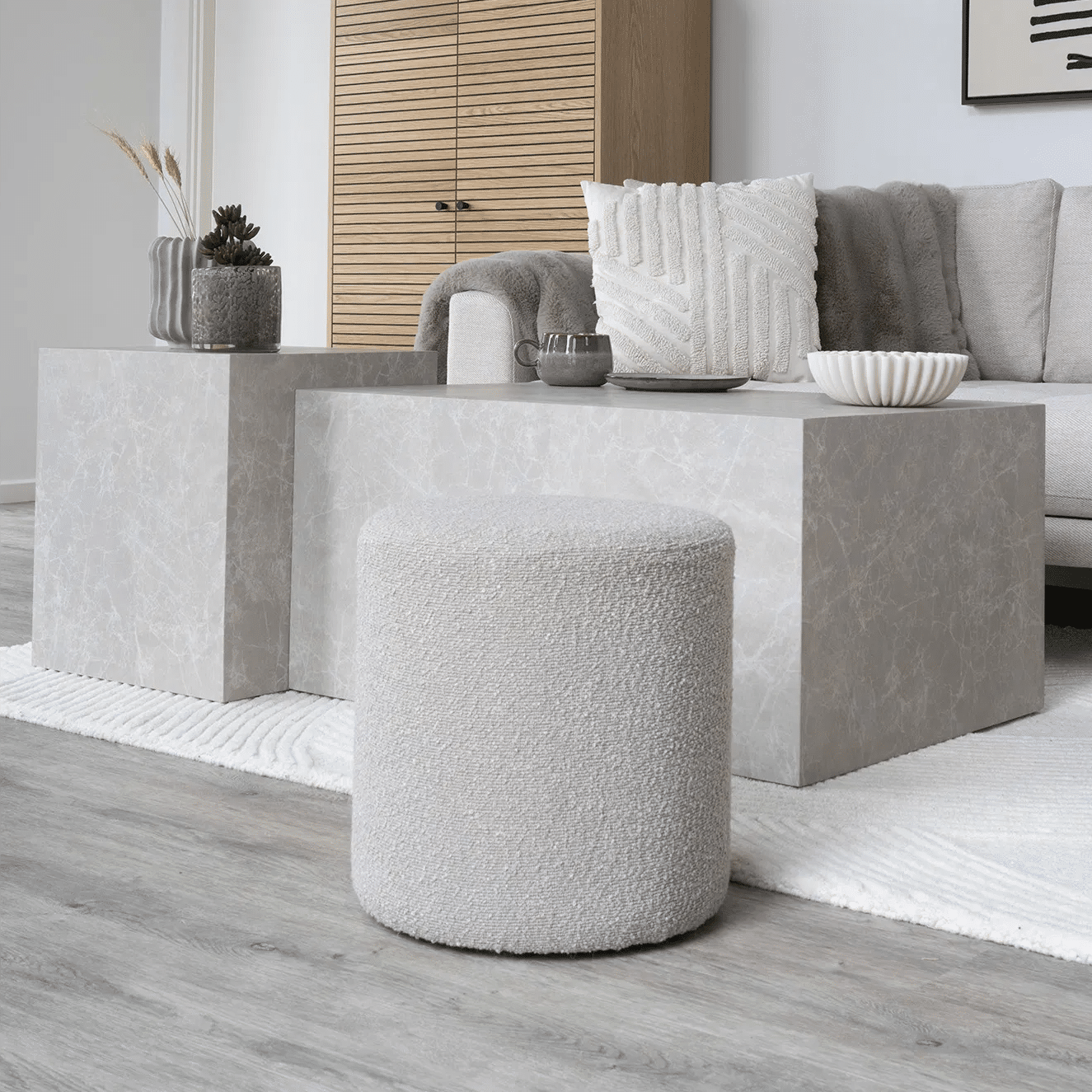 Ejby Puf i beige bourclé fra House Nordic | ø34x36 cm