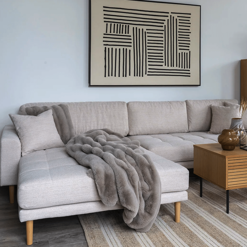 Galena Plaid i Beige imiteret pels Fra House Nordic | 130x180 cm