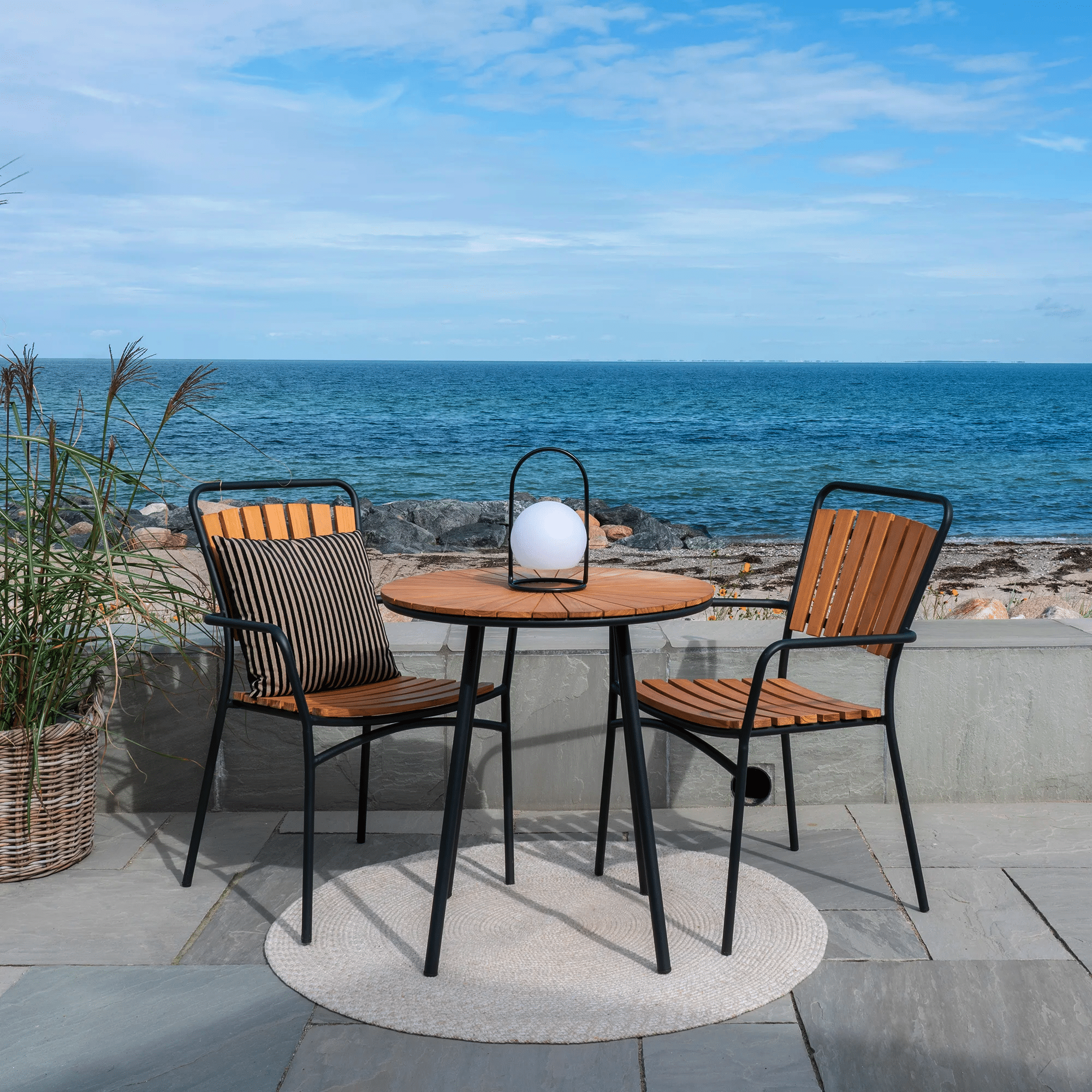 Cleveland Cafébord med Teak bordplade Fra House Nordic | ø70x74 cm