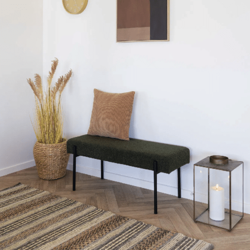 Swindon Bænk i Mørkegrøn Bouclé med Sorte Ben Fra House Nordic | 100x36x42,5 cm