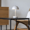 Holt Genopladelig LED Bordlampe i Sand:Stål Fra House Nordic | Metal - Ø15 x H25 cm