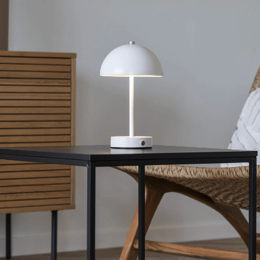 Holt LED Bordlampe i Hvid Fra House Nordic | Stål - Ø15 x H25 cm