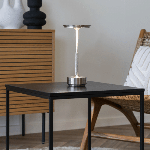 Lyneham Genopladelig LED Bordlampe i Sølv Fra House Nordic | Aluminium - Ø13 x H28,5 cm