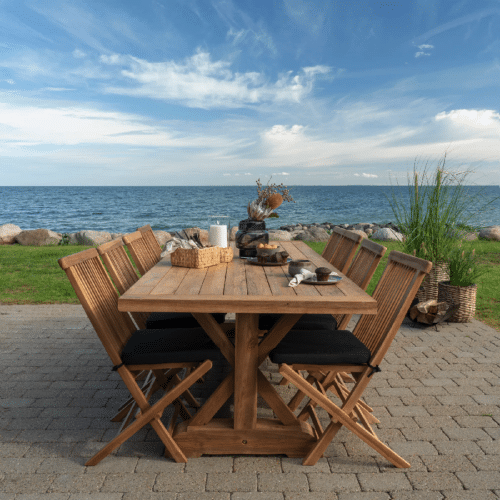 Volos Spisebord i Teak og 8 Toledo Spisebordsstole i Teak Fra House Nordic
