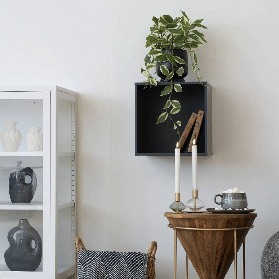 Horne Væghylde i Mørkegrå Malet Træ fra House Nordic | L34xB30xH34cm 2
