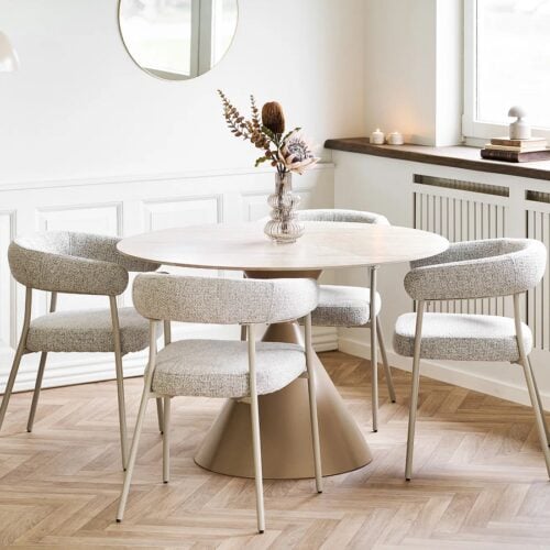 Trivio Spisebordsstol i Sandfarvet Bouclé med Grå Ben fra House Nordic | L56xB57,5xH77cm