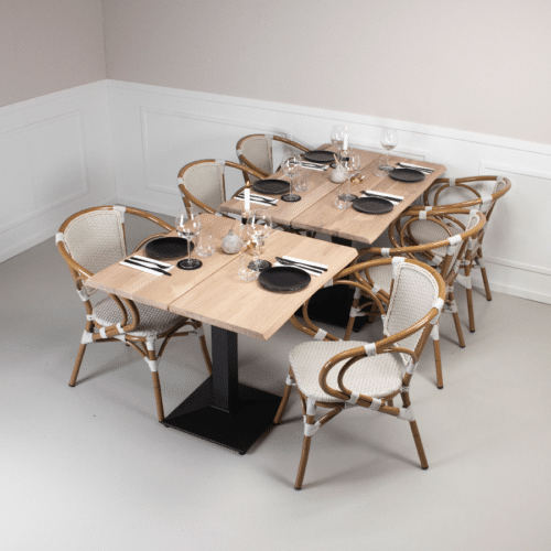 Curve Snedker Cafébord i Massiv Egetræ & Hvid Olie fra House Of Sander | B: 72cm. L: 72-130cm. H: 3cm.