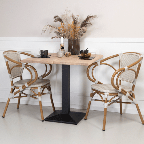 Curve Snedker Cafébord i Massiv Egetræ & Hvid Olie fra House Of Sander | B: 80cm. L: 80-120cm. H: 3cm.