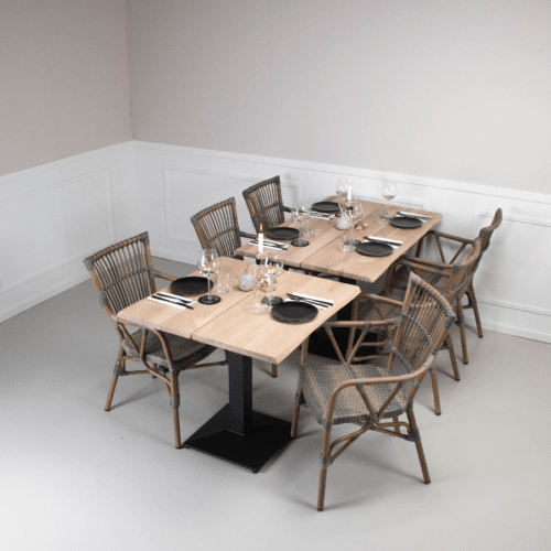 Curve Snedker Cafébord i Massiv Egetræ & Natur Olie fra House Of Sander | B: 72cm. L: 72-130cm. H: 3cm.