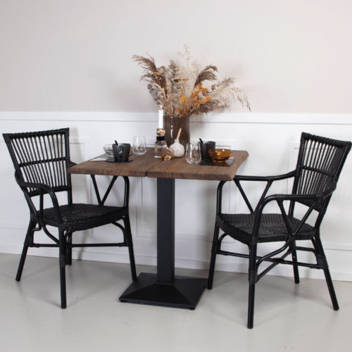 Curve Snedker Cafébord i Massiv Egetræ & Smoked Olie fra House Of Sander | B: 80cm. L: 80-120cm. H: 3cm.