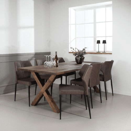 Curve Snedker Spisebord i Massiv Egetræ & Mocca Olie fra House Of Sander | B: 95cm. L: 160-295cm. H: 3cm.
