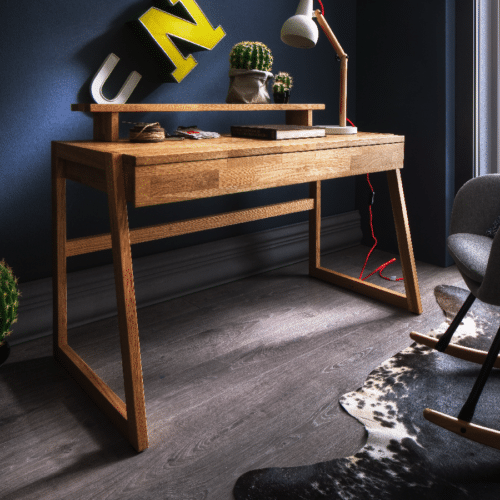 Sif Snedker Skrivebord i Massiv FSC Egetræ og Naturolie med Skrivebordshylde fra Organic Sleep | 1 Skuffe - B55 x H94 x L126