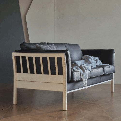 K129 3-Personers Sofa med Træben fra Scandinavian Upholstery | Flere Farver