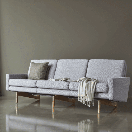 K200 3-Personers Sofa med Egetræsben fra Kragelund / Scandinavian Upholstery | Flere Farver