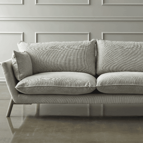 K260 2-Personers Sofa med Dunfyld & Lakerede Egetræsben fra Scandinavian Upholstery | Flere Farver