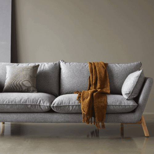 K260 3-Personers Sofa i Skum med Tykt Fiberlag & Lakerede Egetræsben fra Scandinavian Upholstery | Flere Farver