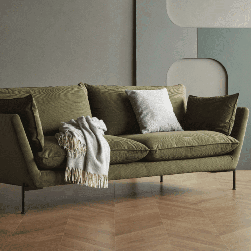 K261 3-Personers Sofa i Skum med tykt fiberlag & Sorte Metalben fra Scandinavian Upholstery | Flere Farver