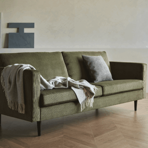 K370 2,5-Personers Sofa med Egetræsben fra Kragelund / Scandinavian Upholstery | Flere Farver