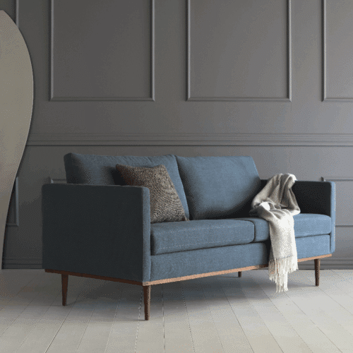 K372 2,5-Personers Sofa med Egetræsben fra Kragelund / Scandinavian Upholstery | Flere Farver