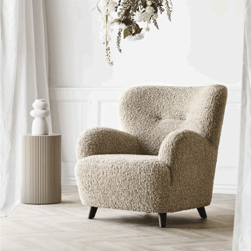 Lunaro Loungestol/Lænestol i Massiv Krydsfiner Betrukket med Beige Møbelstof Fra House Nordic