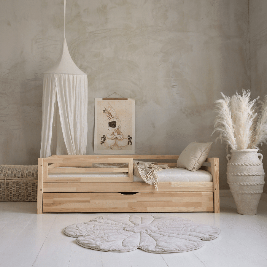 Clara Sengeramme i Træ med Skuffe Klassisk Sengehest fra Raw Kids | Flere Størrelser