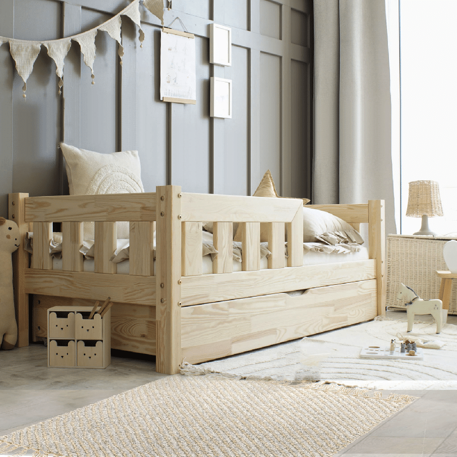 Karla Sengeramme i Træ med Skuffe Simpel Sengehest fra Raw Kids | Flere Størrelser