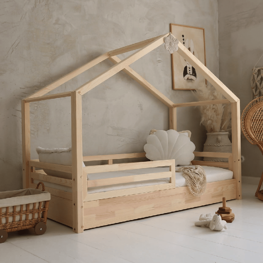 Ellen Snedker Husseng Håndlavet i 100% Massiv Fyrretræ med Simpel Vandret Sengehest fra Raw Kids | Flere Størrelser