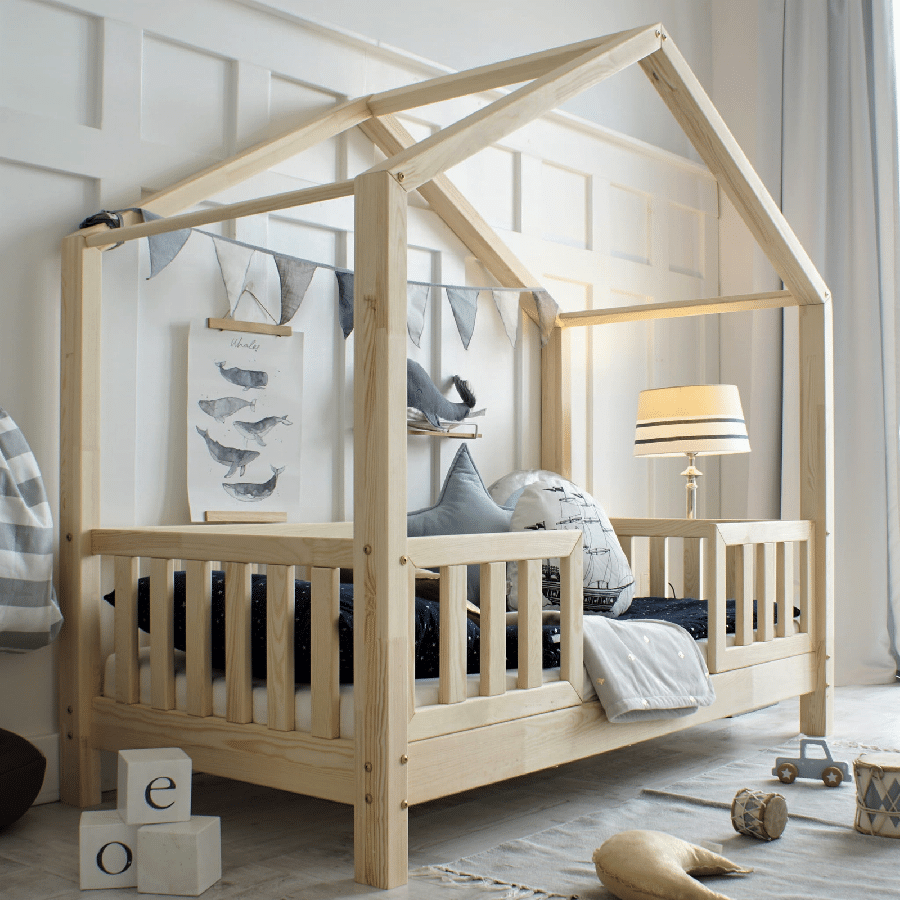 Isabella Duo Snedker Husseng Håndlavet i 100% Massiv Fyrretræ med Klassisk Sengehest fra Raw Kids | Flere Størrelser