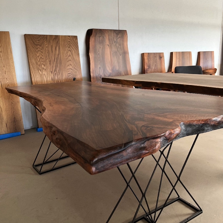 København Snedker Spisebord i Valnød fra Unique Handmade Furniture | B-100cm x L-120-500cm. | 1 Hel Planke med Epoxy & mulig Butterfly Finish 2