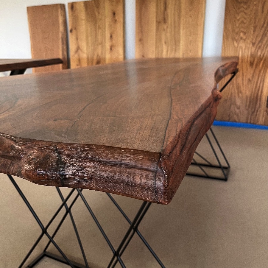 København Snedker Spisebord i Valnød fra Unique Handmade Furniture | B-100cm x L-120-500cm. | 1 Hel Planke med Epoxy & mulig Butterfly Finish 4