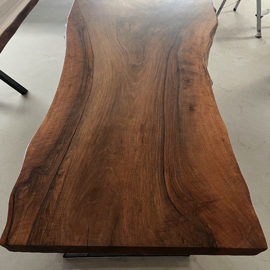 København Snedker Spisebord i Valnød fra Unique Handmade Furniture | B-100cm x L-120-500cm. | 1 Hel Planke med Epoxy & mulig Butterfly Finish 5