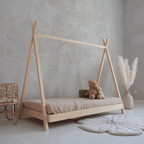 Maja Snedker Tipi Seng Håndlavet i 100% Massiv Fyrretræ Uden Sengehest fra Raw Kids | 60x120 cm