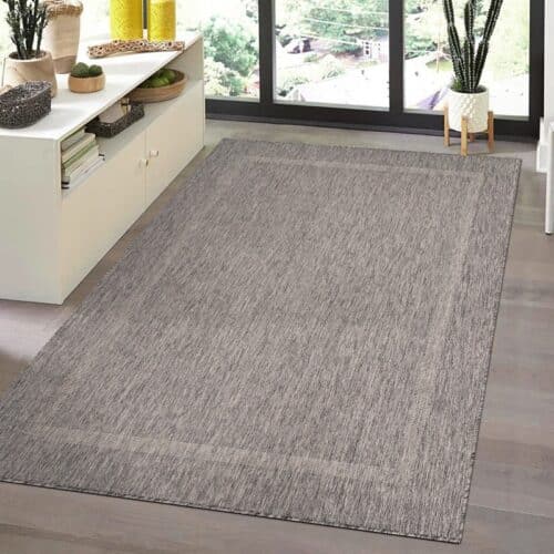 Bella Indendørs/Udendørs Gulvtæppe i Grå med Simpel Kant fra Rugs by Uniquebeds, Home & Living | Flere Størrelser i Firkantet & Rund