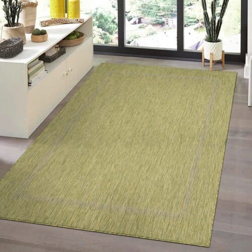 Bella Indendørs/Udendørs Gulvtæppe i Grøn med Simpel Kant fra Rugs by Uniquebeds, Home & Living | Flere Størrelser i Firkantet & Rund