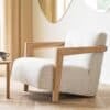Caracas Loungestol i Beige Stof ogi 100% Massiv Egetræ med Armlæn fra House Nordic | L72xB88xH72cm