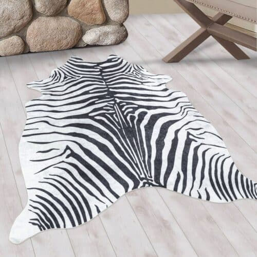 Clara Dyreskindslignende Gulvtæppe med Sorte Zebrastriber fra Rugs by Uniquebeds Home & Living | Flere Størrelser