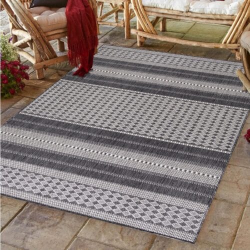 Eliza Indendørs/Udendørs Gulvtæppe i Beige med Striber & Mønster fra Rugs by Uniquebeds Home & Living | Flere Størrelser