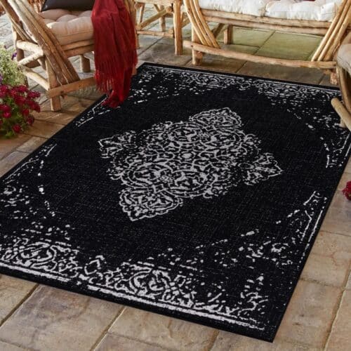 Rose Indendørs/Udendørs Gulvtæppe i Sort med Orientalsk Mønster fra Rugs by Uniquebeds Home & Living | Flere Størrelser