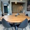 Silkeborg Rundt Snedker Spisebord i Massiv Egetræ fra Unique Handmade Furniture | Ø120 - Ø180 | Vælg Lige eller Skrå Kant 1