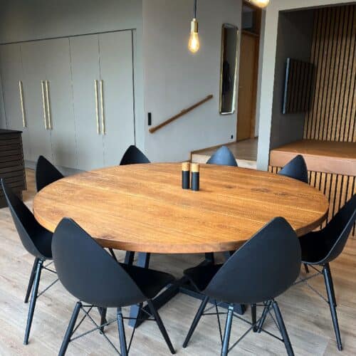 Silkeborg Rundt Snedker Spisebord i Massiv Egetræ fra Unique Handmade Furniture | Ø120 - Ø180 | Vælg Lige eller Skrå Kant