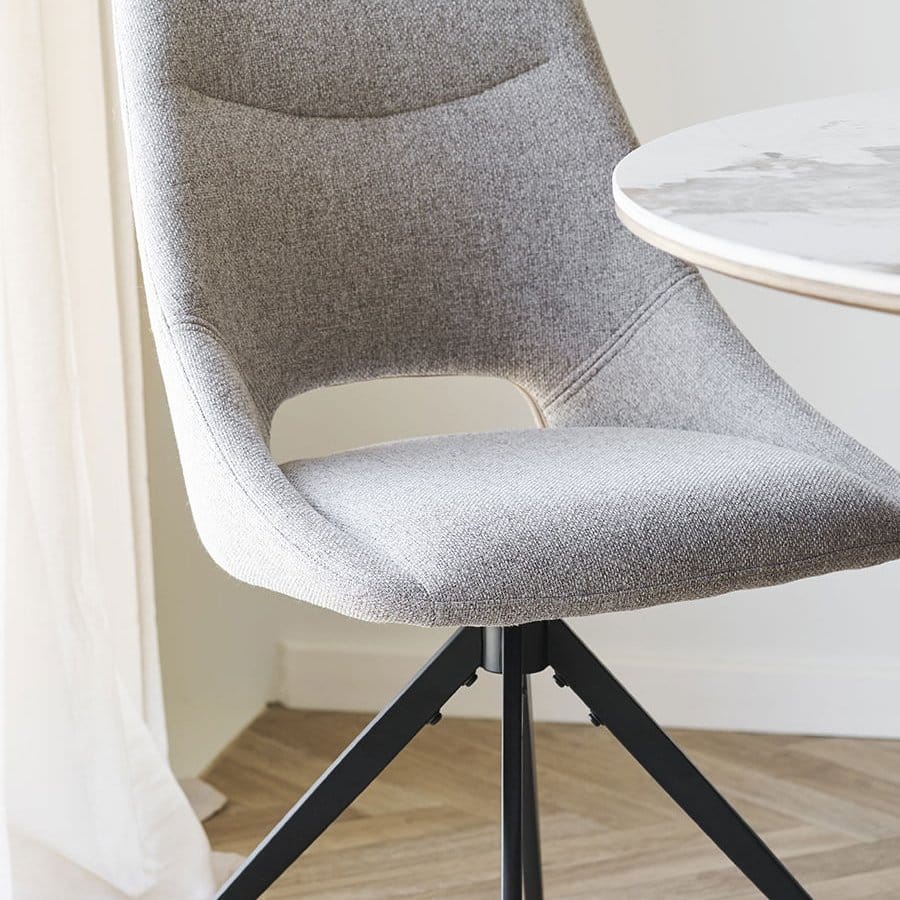 dokka-spisebordsstol-i-sand-med-sorte-ben-fra-house-nordic-l575xb52xh8-1001470-1 Dokka Spisebordsstol Sand Sorte Ben L57
