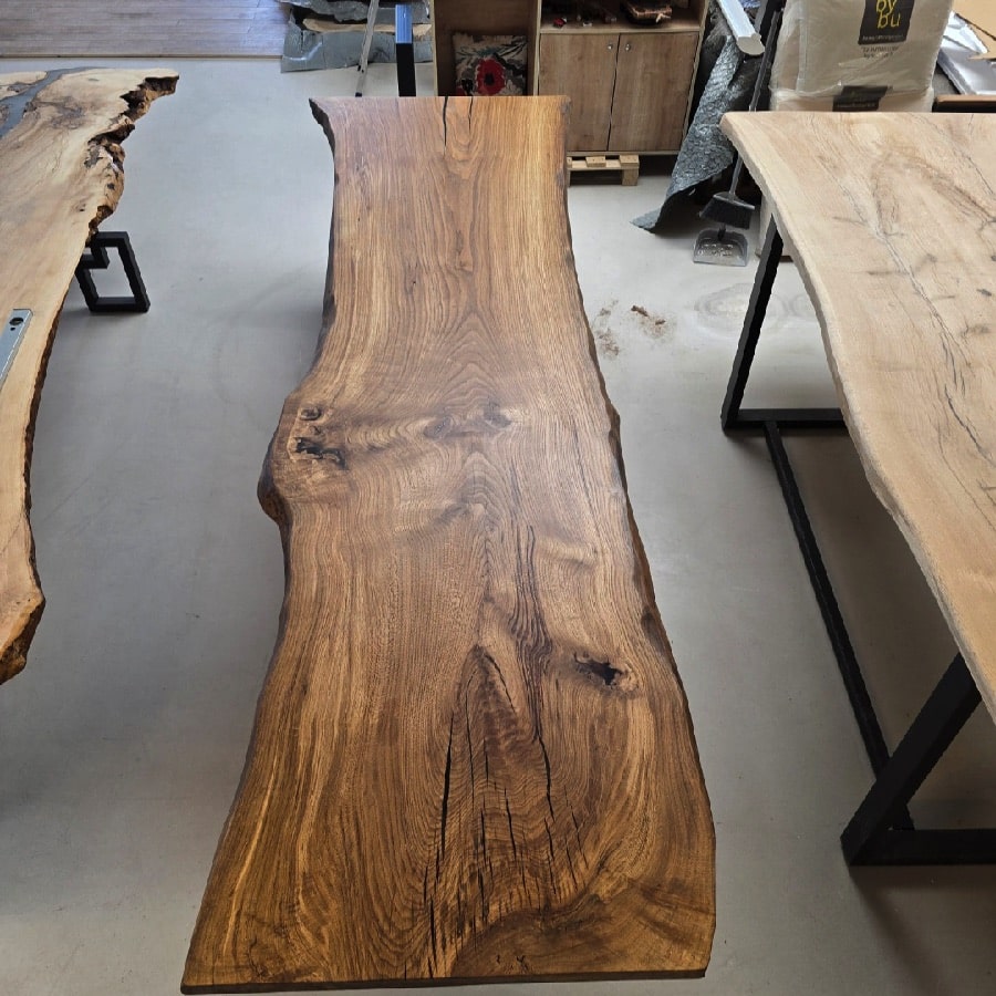 Brønderslev Snedker Spisebord i Naturolieret Massiv Egetræ fra Unique Handmade Furniture | B-100cm x L-120-500cm. | 1 Stor Planke med Epoxy & mulig Butterfly Finish | Vælg Lige:Naturlig:Rustik Kant 11